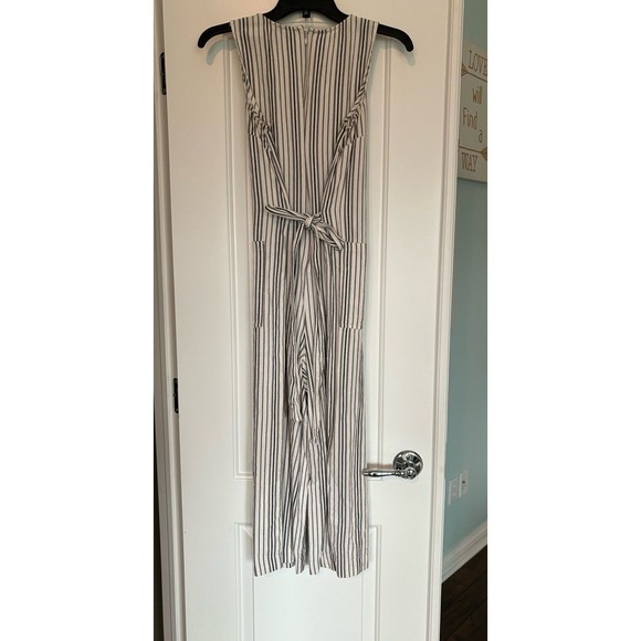 Universal Thread Women's Sleeveless Belted Jumpsuit Wide Leg Gray Stripe XS - Picture 8 of 8